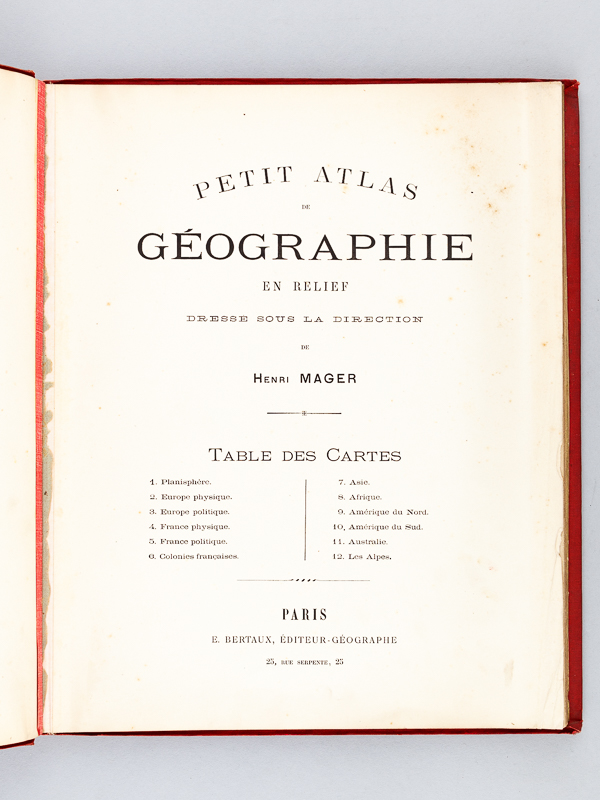 photo n°2 : Petit atlas de géographie en relief dressé sous la direction de Henri Mager.
