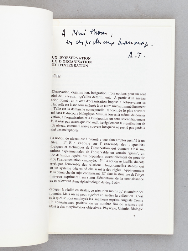 photo n°2 : Niveaux d'observation, niveaux d'organisation, niveaux d'intégration. [ Livre dédicacé par l'auteur ]
