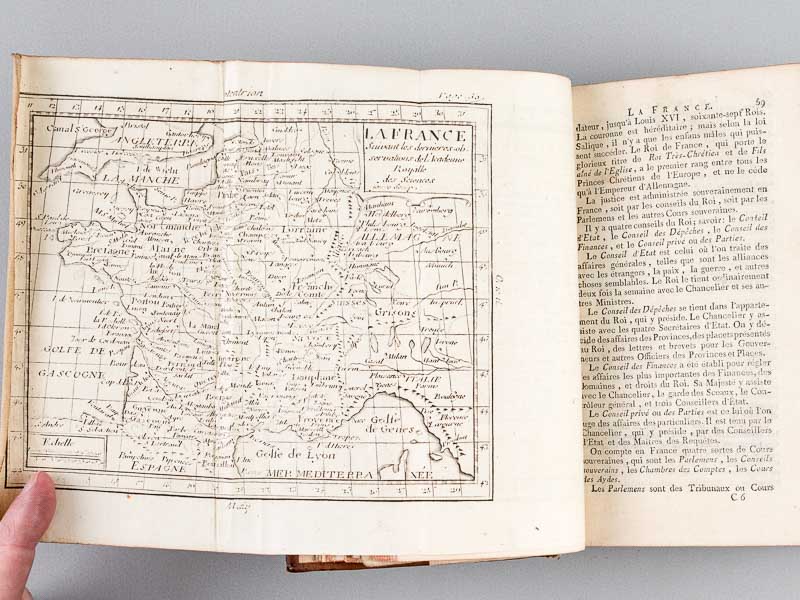photo n°8 : Traité de la Géographie moderne.