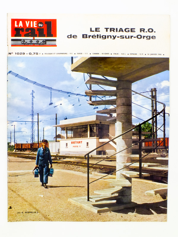 photo n°5 : La Vie du Rail [ lot de 11 numéros avec des articles relatifs aux chemins de fer, réseau Paris Sud-Ouest ] : n° 399 banlieue sud-ouest, la gare d'Étampes (mai 1953) ; n° 757 renouvellements de voies entre Brétigny et &E