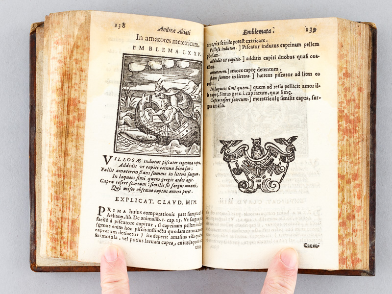 photo n°13 : Emblemata V. Cl. Andreae Alciati  cu. Imaginibus plerisque restitutis ad mentem Auctoris. Adiecta compendiosa explicatione Claudij Minois Divisionensis et notulis extemporarijs Laurentij Pignorii Patavini
