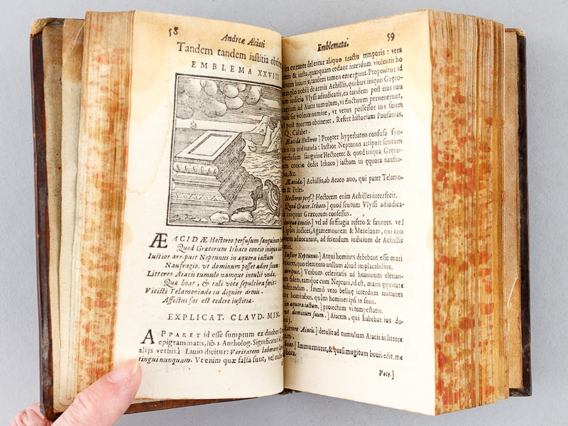 photo n°15 : Emblemata V. Cl. Andreae Alciati  cu. Imaginibus plerisque restitutis ad mentem Auctoris. Adiecta compendiosa explicatione Claudij Minois Divisionensis et notulis extemporarijs Laurentij Pignorii Patavini