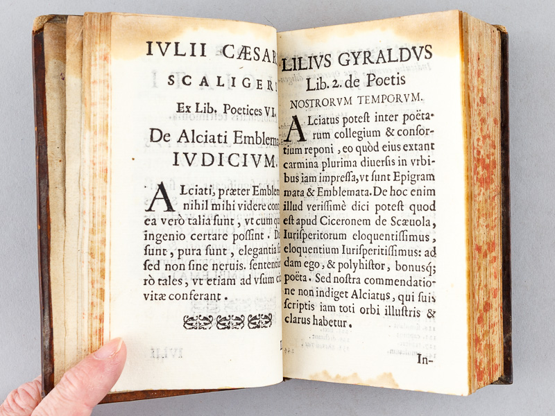 photo n°17 : Emblemata V. Cl. Andreae Alciati  cu. Imaginibus plerisque restitutis ad mentem Auctoris. Adiecta compendiosa explicatione Claudij Minois Divisionensis et notulis extemporarijs Laurentij Pignorii Patavini