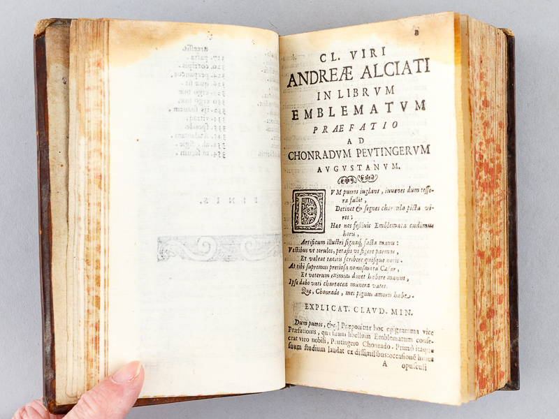 photo n°4 : Emblemata V. Cl. Andreae Alciati  cu. Imaginibus plerisque restitutis ad mentem Auctoris. Adiecta compendiosa explicatione Claudij Minois Divisionensis et notulis extemporarijs Laurentij Pignorii Patavini
