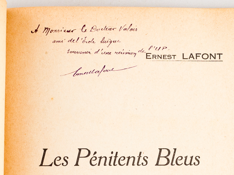 photo n°7 : Les Pénitents Bleus de Villeneuve-sur-Lot [ Edition originale - Livre dédicacé par l'auteur ]