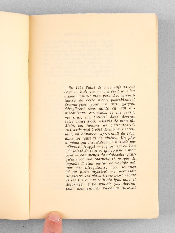 photo n°4 : Un petit bourgeois [ Edition originale - Livre dédicacé par l'auteur ]