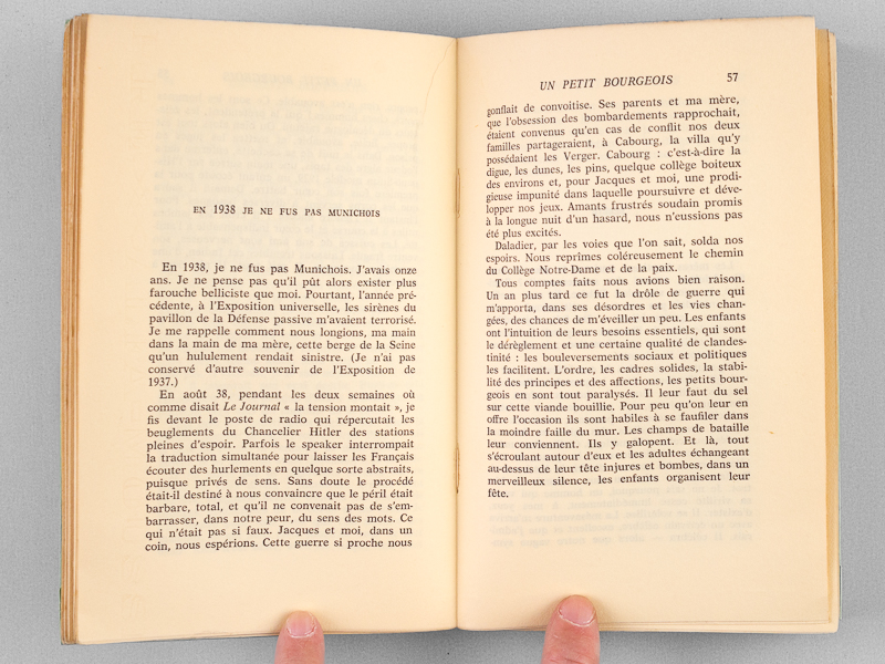 photo n°5 : Un petit bourgeois [ Edition originale - Livre dédicacé par l'auteur ]