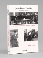 Un tribunal au garde-&agrave;-vous. Le proc&egrave;s de Pierre Mend&egrave;s France [ Livre d&eacute;dicac&eacute; par l'auteur &agrave; Maurice Druon ]