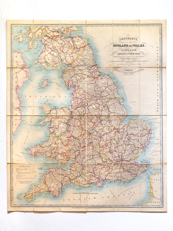 photo n°7 : Cruchley's Reduction of his Large Map of England and Wales with Part of Scotland ; Showing all the Railways & Turnpike Roads with the Great Rivers and the course of the different Navigable Canals : The Market and Borough Towns and principal places adjoini