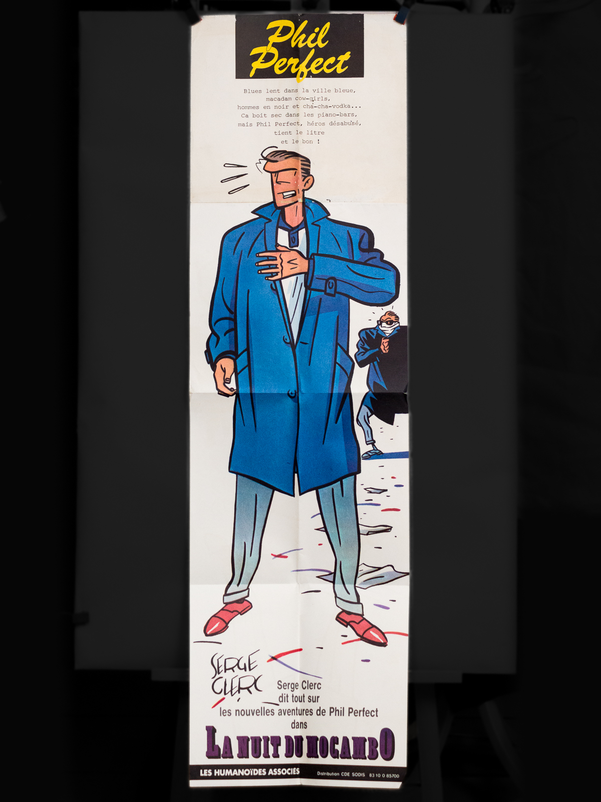 photo n°6 : [Affiche pour Phil Perfect ] Phil Perfect. Blues lent dans le ville bleue, macadam cox-girls, hommes en noir, cha-cha-vodka... Ca boit sec dans les pianos bars, mais Phil Perfect, héros désabusé, tient le litre et le bon ! Serge Clerc