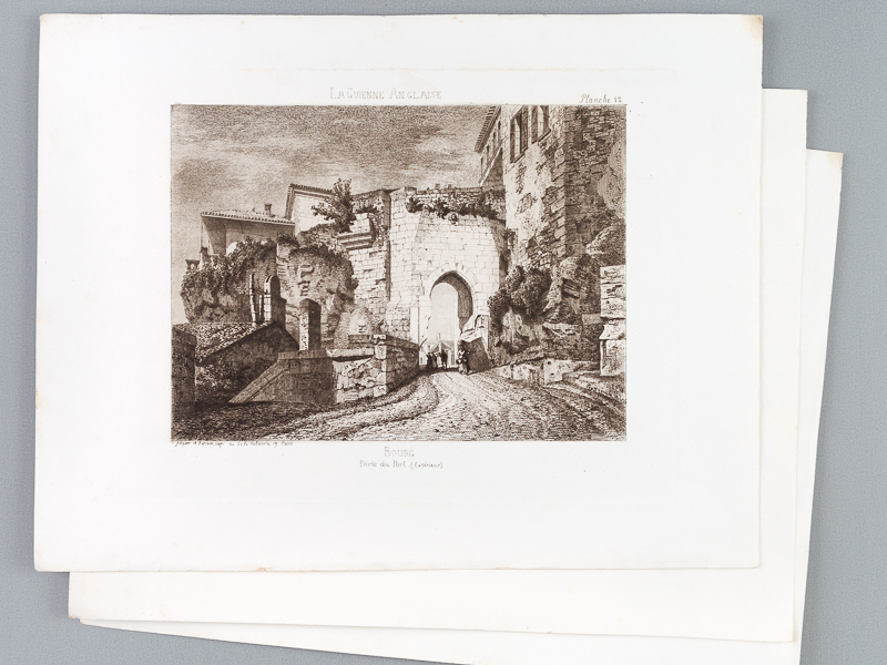 photo n°7 : Bourg. Porte du Fort (Extérieur) [ On joint : ] [ Plans et vues de détails de Bourg ]  [ On joint : ]  Crypte de la Libarde [ Eaux-fortes originales extraites de la Guienne Militaire, Planche 22 : Village ancien de Bourg, Porte du Fort et Pl