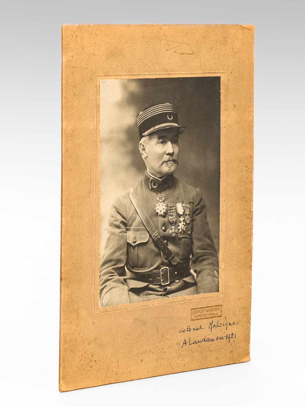 photo n°5 : Portrait du Colonel Georges Maloigne, en grand uniforme, prise à Landau in der Pfalz (Allemagne, Palatinat), pendant l'occupation de la Rhénanie en 1921