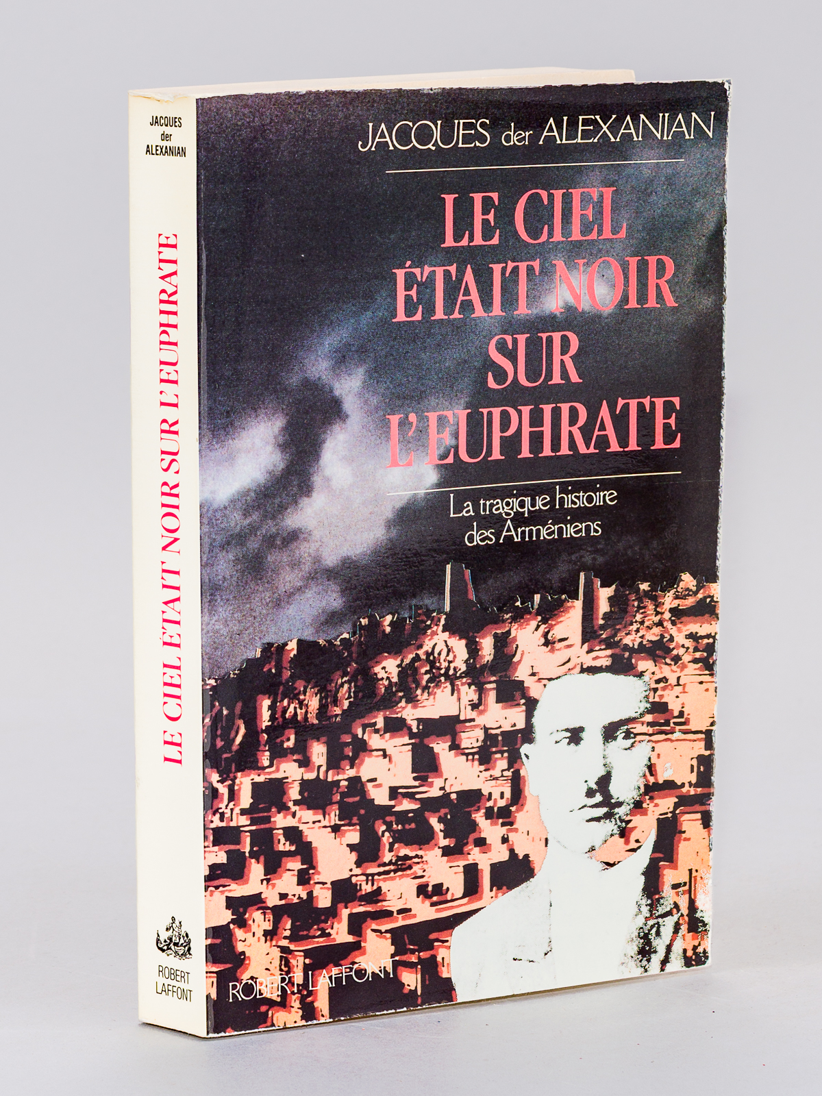 photo n°11 : Le Ciel était noir sur l'Euphrate [ Livre dédicacé par l'auteur ] La tragique histoire des arméniens.