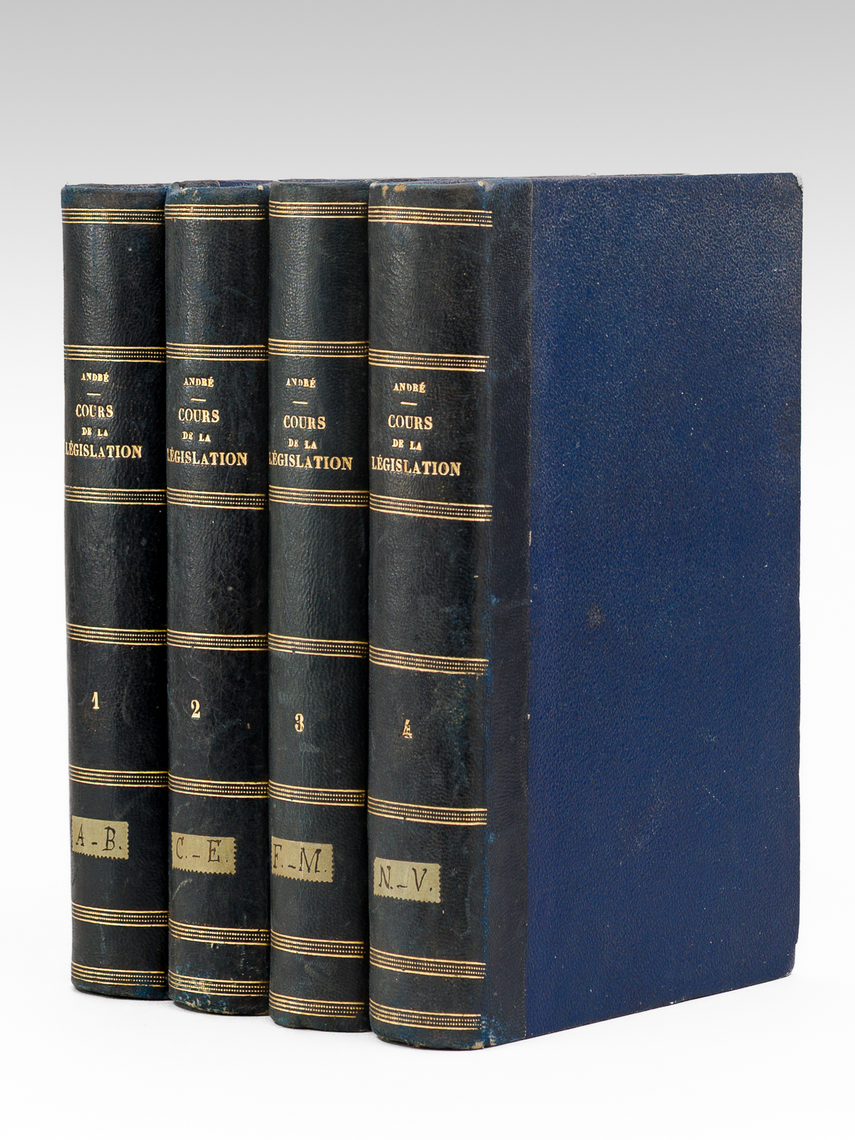 photo n°11 : Cours alphabétique, théorique et pratique de la Législation civile ecclésiastique (4 Tomes - Complet) Contenant tout ce qui regarde les Fabriques, les Bureaux de Bienfaisance, les Hospices, les Ecoles, les Salles d'Asile, en un