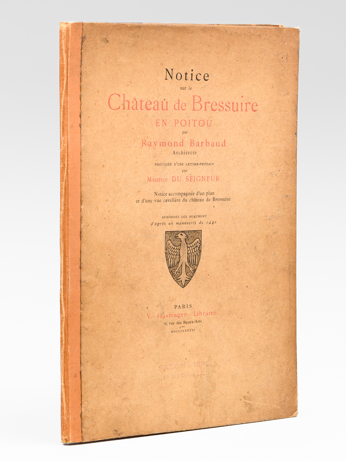 photo n&deg;9 : Notice sur le ch&acirc;teau de Bressuire en Poitou pr&eacute;c&eacute;d&eacute;e d'une lettre-pr&eacute;face par Maurice Du Seigneur, notice accompagn&eacute;e d'un plan et d'une vue cavali&egrave;re du ch&acirc;teau de Bressuire, armoiries des Beaumont d