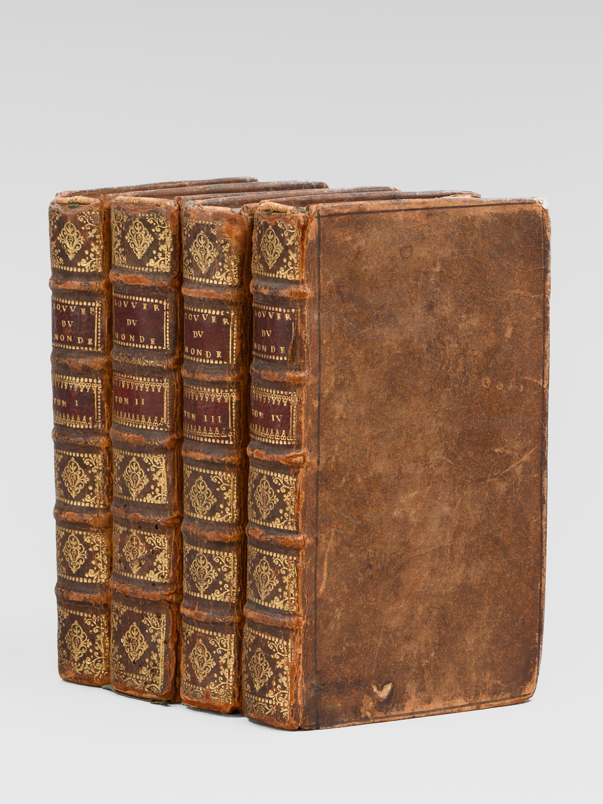 photo n&deg;12 : Les Souverains du Monde (4 Tomes - Complet) Ouvrage qui fait connoistre la G&eacute;n&eacute;alogie de leurs Maisons, l'Etendu&euml; & le Gouvernement de leurs Etats, leur Religion, leurs Revenus, leurs Forces, leurs Titres, leurs Pr&eacute;tentions, leur