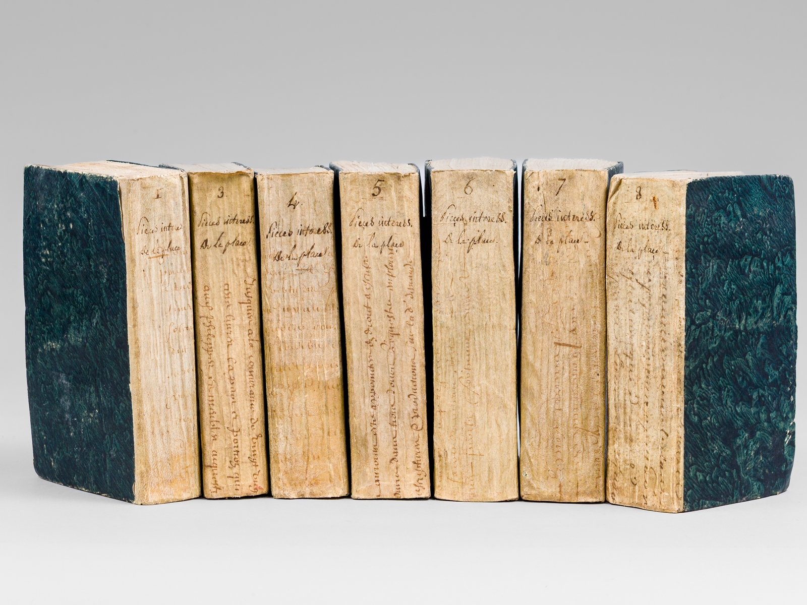 photo n°9 : Pièces intéressantes et peu connues, pour servir à l'Histoire et à la Littérature, par M. D.L.P. (Tomes 1, 3, 4, 5, 6, 7, 8 : 7 tomes sur 8)