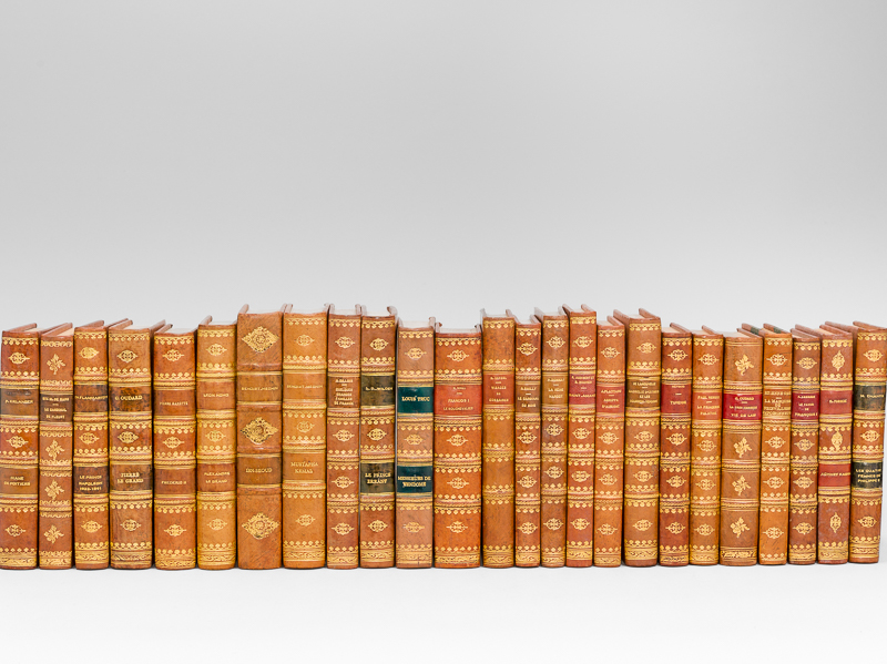 photo n°14 : [ Lot de 25 biographies historiques ] Les quatre Femmes de Philippe II [ Avec : ] L'extraordinaire aventure d'Achmet Pacha Djemaleddine, pirate, amiral, grand d'Espagne et marquis avec six autres singulières histoires [ Avec : ] Favori de Fran&cced