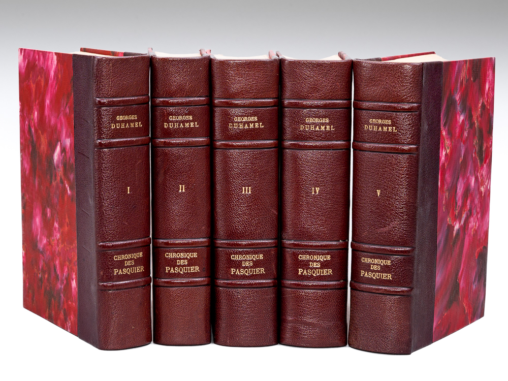 photo n°11 : Chronique des Pasquier (5 Volumes - Complet) [ Livre dédicacé par l'auteur ] [Contient : ] Vol 1 : Le Notaire du Havre - Le Jardin des bêtes sauvages ; 2 : Vue de la Terre promise - La Nuit de la Saint-Jean ; 3 : Le Désert de Bi