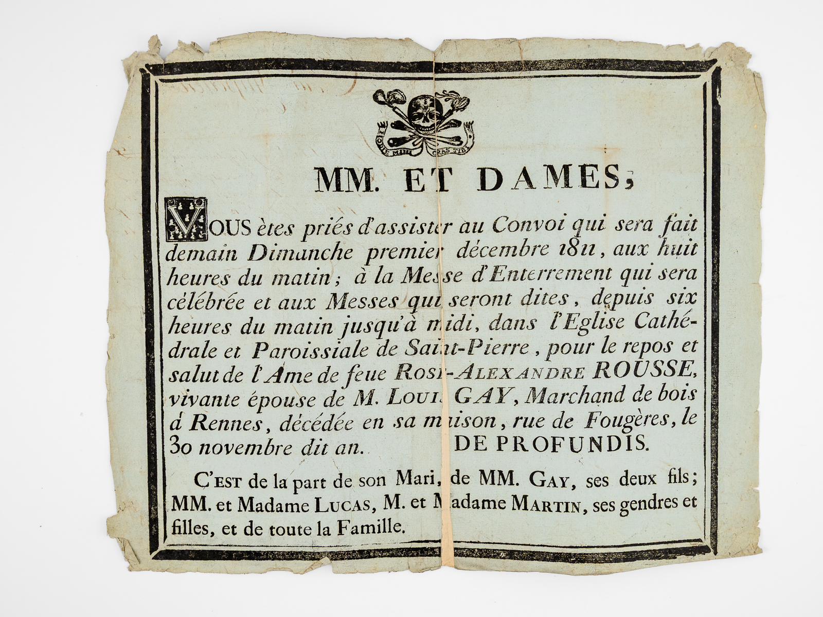 photo n&deg;5 : [ Placard mortuaire rennais imprim&eacute; avec vignette macabre grav&eacute;e sur bois avec cr&acirc;ne et tibias entrecrois&eacute; et devise 'Hodie mihi, cras tibi' : ] MM. Et Dames, Vous &ecirc;tes pri&eacute;s d'assister au Convoi qui sera fait demai