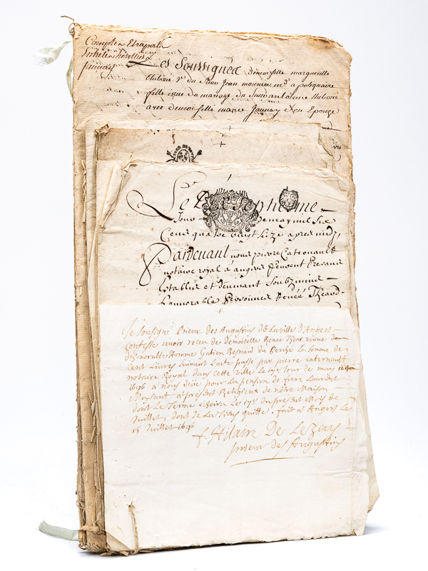 photo n°16 : [ Lot de documents anciens, famille de Jaunay à Angers : ] Partage du Puy Rangar, 1664 ; Document de 1681 évoquant René Jaunay Notaire Royal ; Contrat de mariage de M. René Jaunay, chirurgien, et Catherine Ropton, 1681 ; Invent