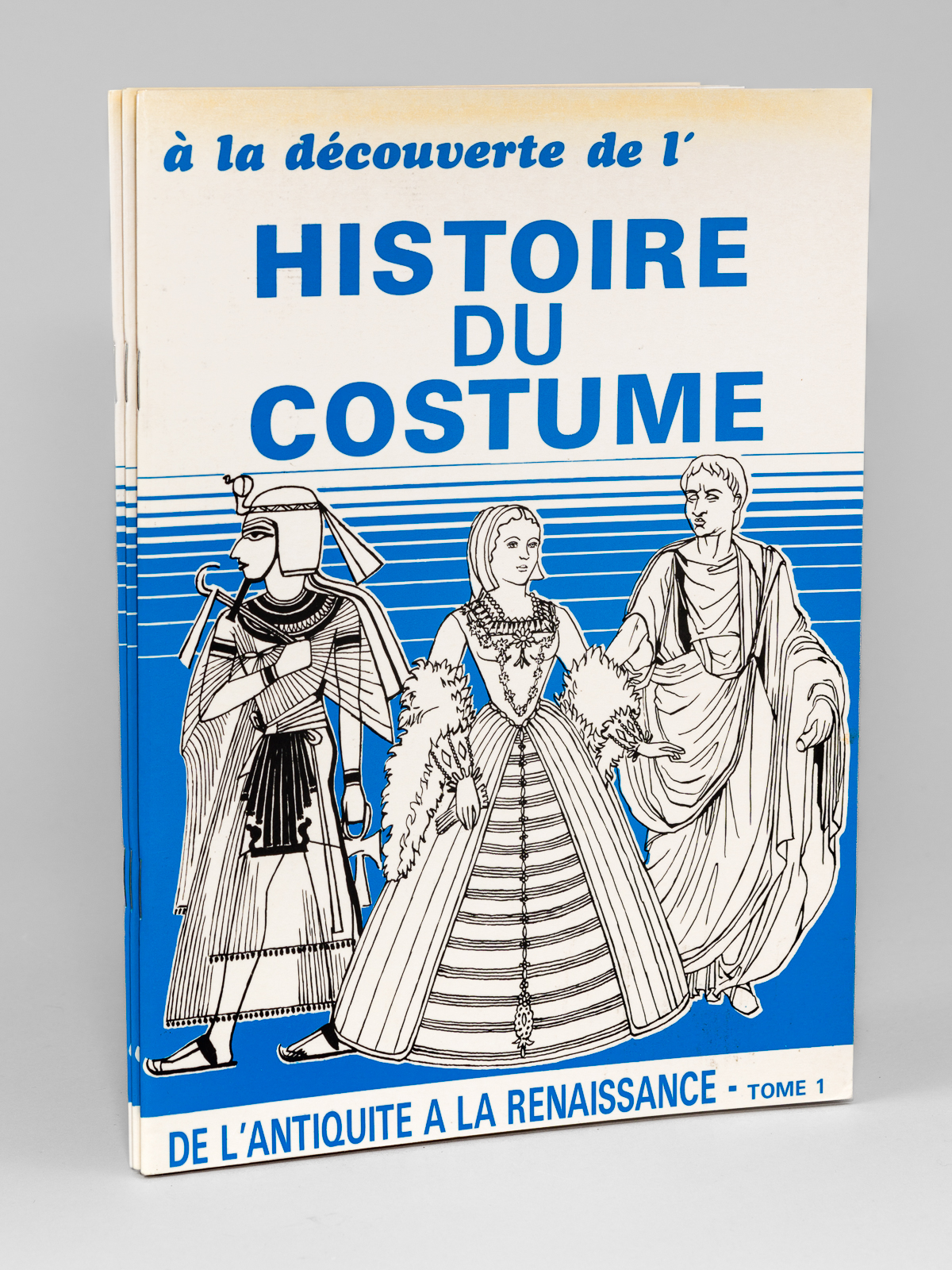 photo n°8 : [ Histoire du Costume ] A la découverte de l'Histoire du Costume ( 3 tomes, complet) - Tome 1 De l'Antiquité à la Renaissance , Tome 2 De Louis XIII au Premier Empire ; Tome 3 De la Restauration à nos jours.