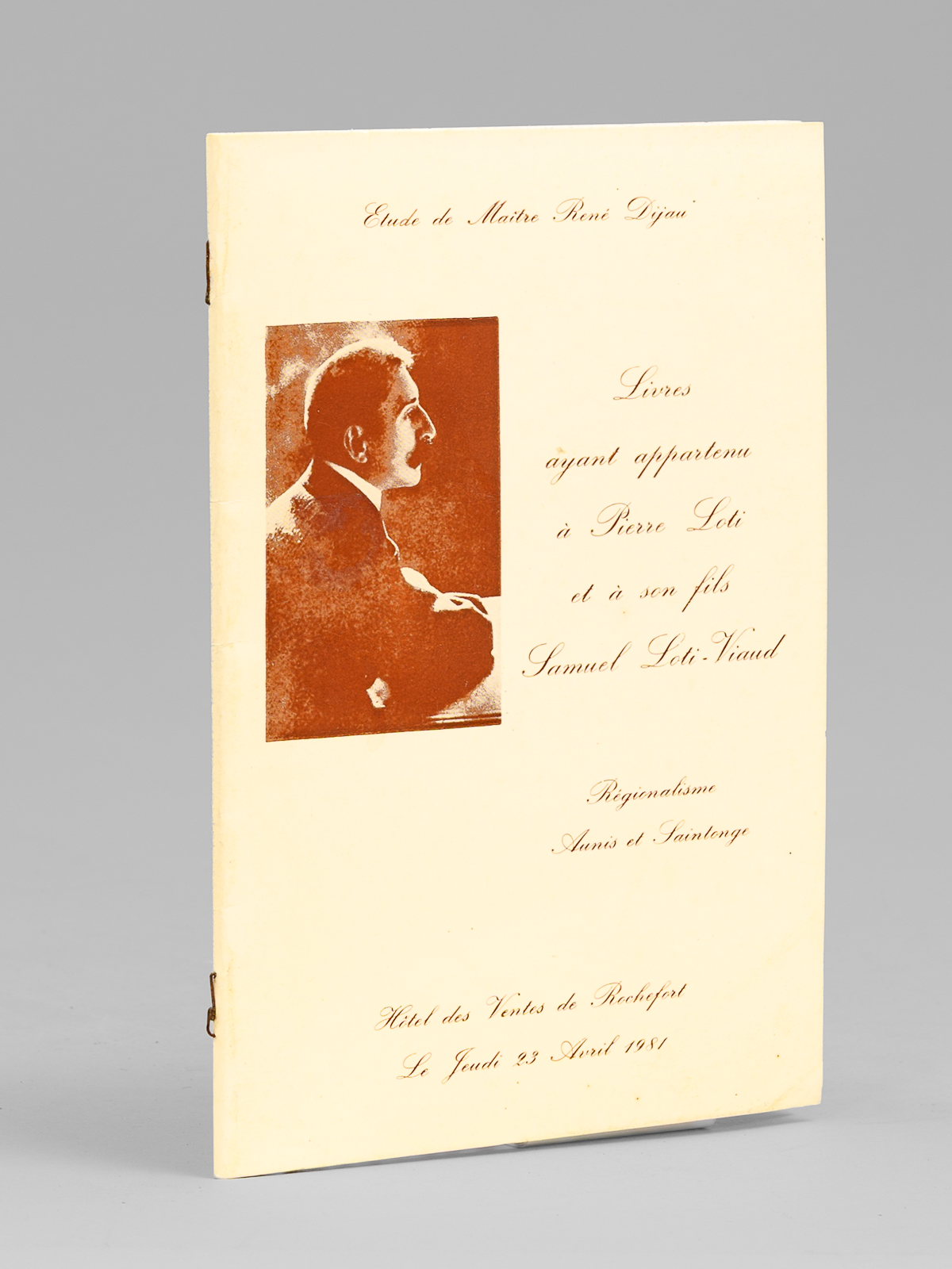 photo n&deg;7 : Livres ayant appartenu &agrave; Pierre Loti et &agrave; son fils Samuel Loti-Viaud. Vente jeudi 23 avril 1981 &agrave; 14 H. pr&eacute;cises. H&ocirc;tel des ventes de Rochefort, Avenue Camille Pelletan.