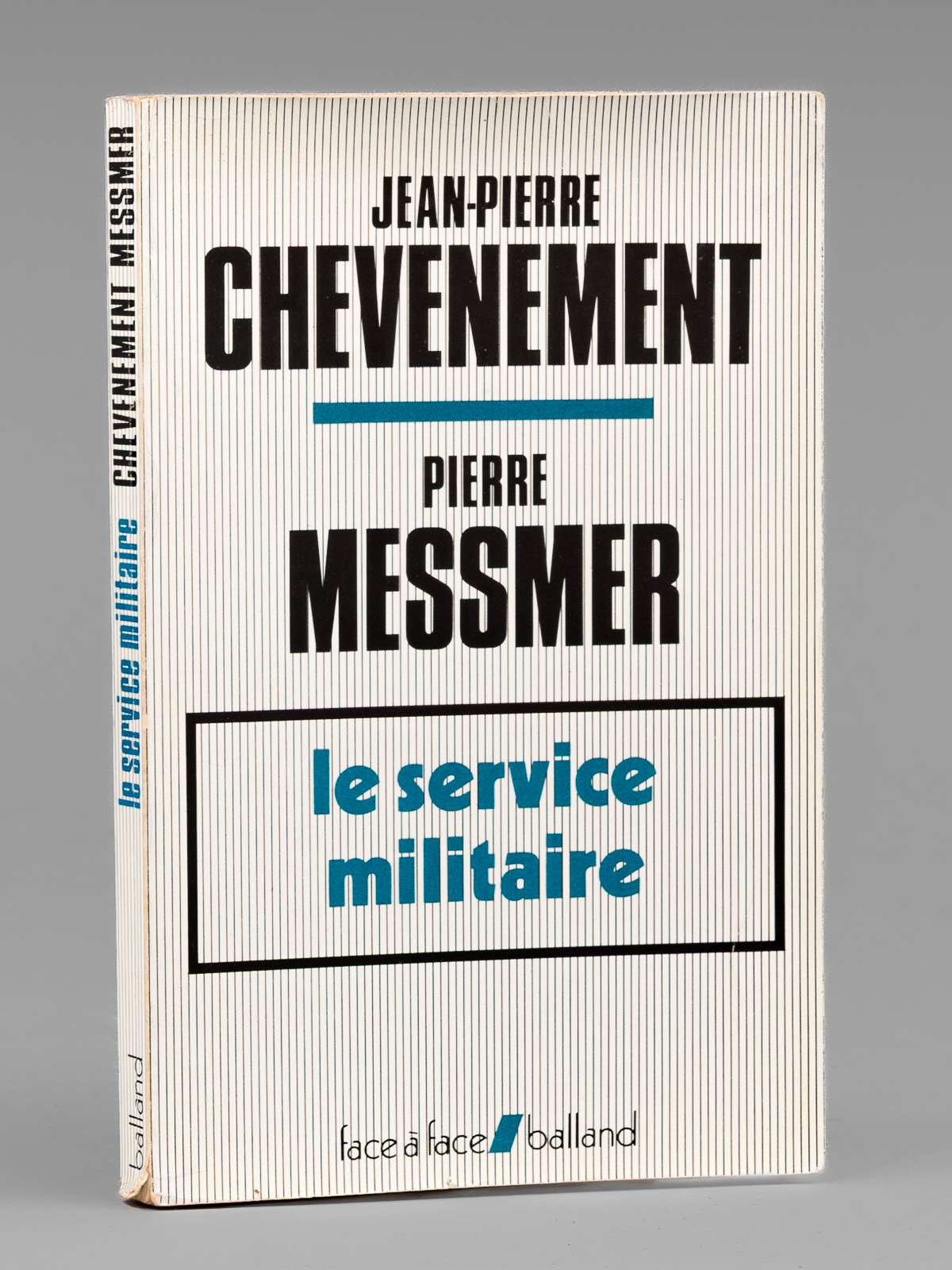 photo n°9 : Le Service Militaire. Débat présenté et animé par Thierry Pfister [ Livre dédicacé par l'auteur à Maurice Druon ]
