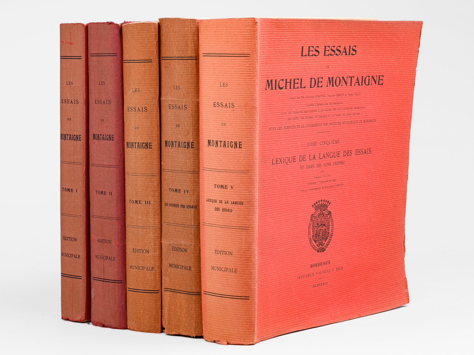 photo n&deg;10 : Les Essais de Montaigne (5 Tomes - Complet). Tome 1, 2 et 3 : Les Essais - Tome 4 : Les Sources des Essais. Annotations et Eclaircissements - Tome 5 : Lexique de la langue des Essais et Index des Noms Propres.