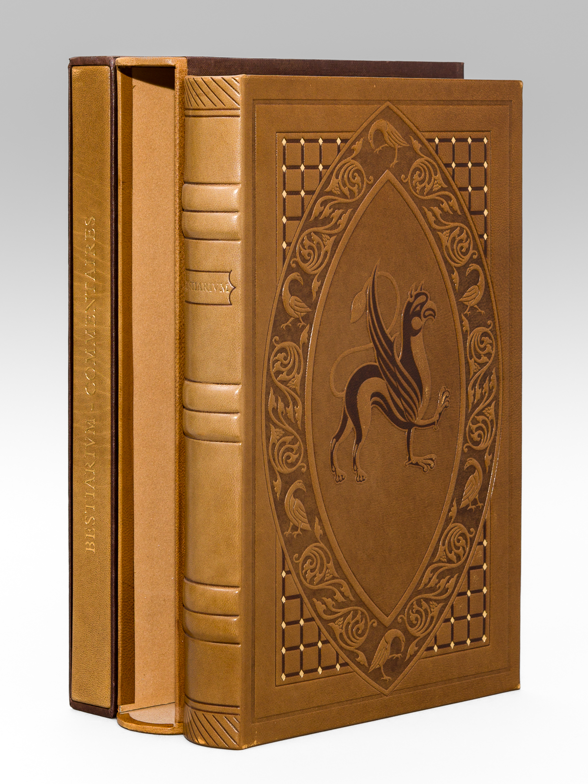 photo n°9 : Bestiarium. Fac-Similé du Manuscrit du Bestiaire Ashmole 1511, conservé à la Bodleian Library d'Oxford (2 Tomes - Complet)