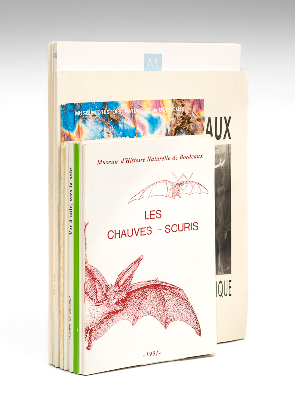photo n°13 : [ Lot de 10 ouvrages relatifs au Muséum ] 7 catalogues d'exposition du Muséum d'Histoire Naturelle de Bordeaux : Richesses du Monde Minéral 12-27 Mai 1979 - Quand vivaient les Dinosaures... 1982 - Quels étaient les Animaux de l