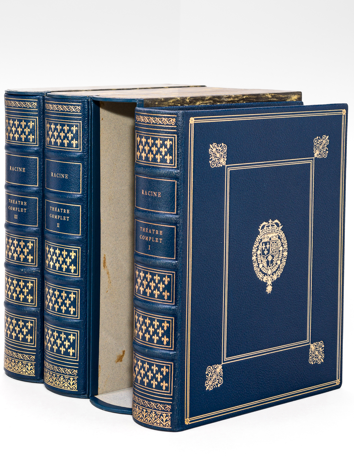 photo n°9 : Théâtre complet ( 3 Tomes - Complet ) Tome I : La Thébaïde ; Alexandre ; Andromaque ; Les Plaideurs. - II : Britannicus ; Bérénice ; Bajazet ; Mithridate. - III : Iphigénie ; Phèdre ; Esther ; Athalie.