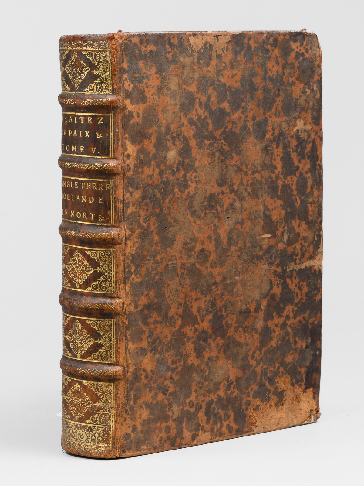 photo n&deg;14 : Recueil des Traitez de Paix, de Tr&ecirc;ve, de Neutralit&eacute;, de Confederation, d'Alliance, et de Commerce, faits par les rois de France. Tome Cinqui&egrave;me [ Contient : ] Trait&eacute;s faits pendant le si&egrave;cle courant, sous le r&egrave;gne