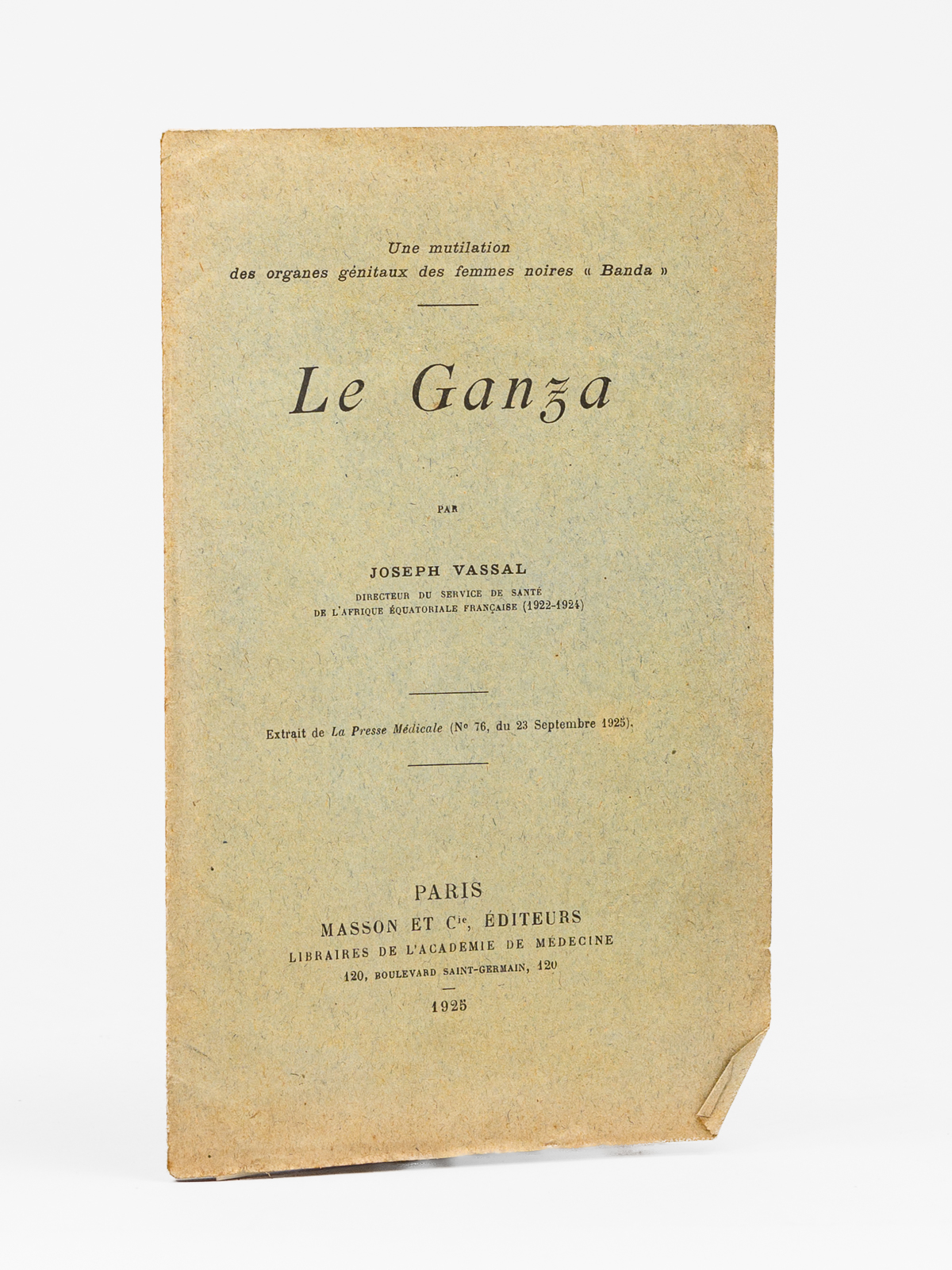 photo n&deg;10 : Le Ganza. Une mutilation des organes g&eacute;nitaux des femmes noires 'Banda'. [ Edition originale - Livre d&eacute;dicac&eacute; par l'auteur ]