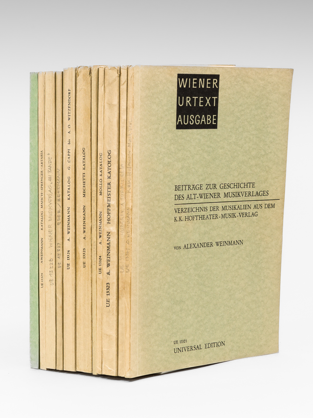 photo n°10 : Beitrage zur Geschichte des alt-wiener Musikverlages (11 Bände) UE 13321 : Verzeichnis der Musikalien aus dem K.K. Hoftheater-Musik-Verlag ; UE 13322 : Kataloge Anton Huberty (Wien) und Christoph Torricella ; UE 13323 : Die wiener Verlagswerke von Fr
