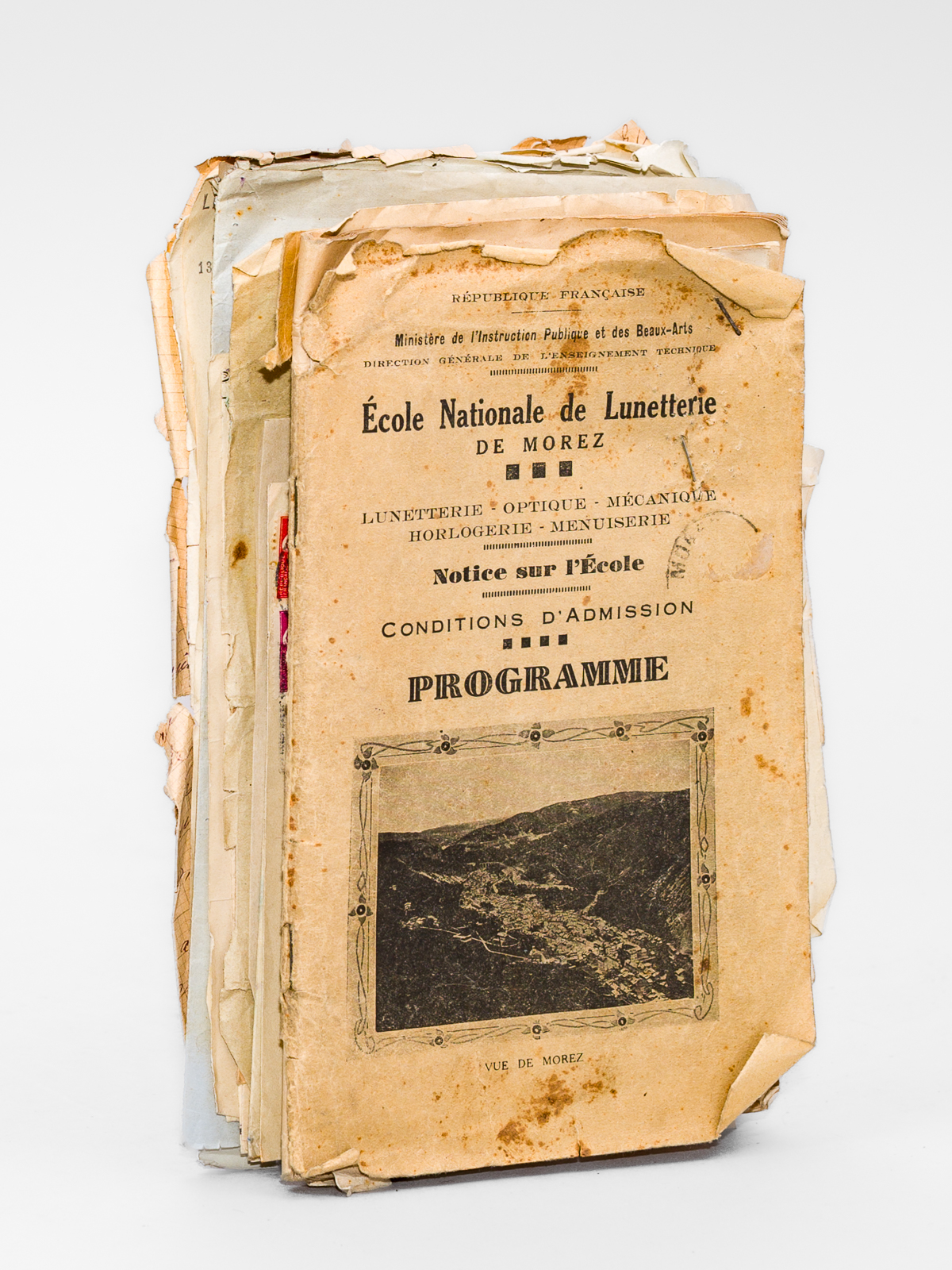 photo n°10 : Petit lot d'archives d'un élève à l'école Nationale professionnelle de Lunetterie de Morez Victor Bérard (Jura), années 1936-1948. Dont : Correspondance - bulletins de note - Programme