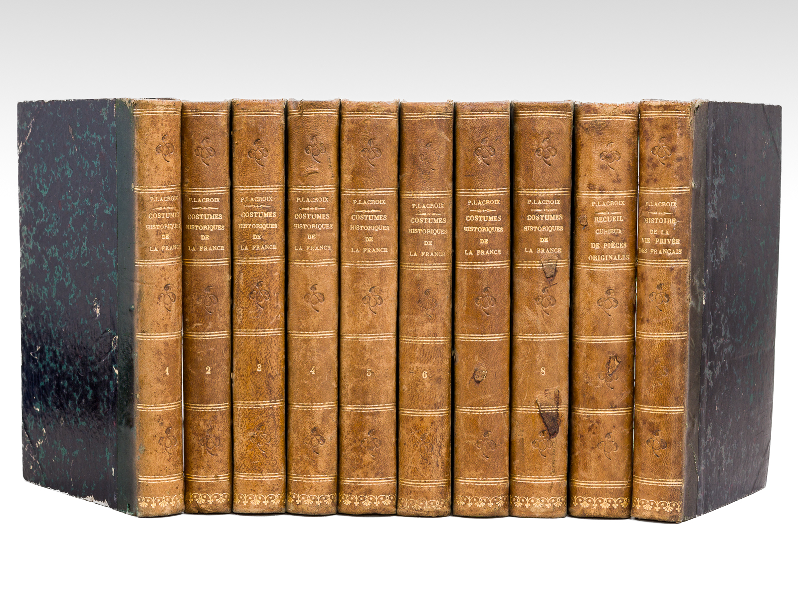 photo n°13 : Costumes Historiques de la France (10 Tomes - Complet) D'après les Monuments les plus authentiques, Statues, Bas-reliefs, Tombeaux, Sceaux, Monnaies, Peintures à fresque, Tableaux, Vitraux, Miniatures, Dessins, Estampes, etc. etc. [Contient