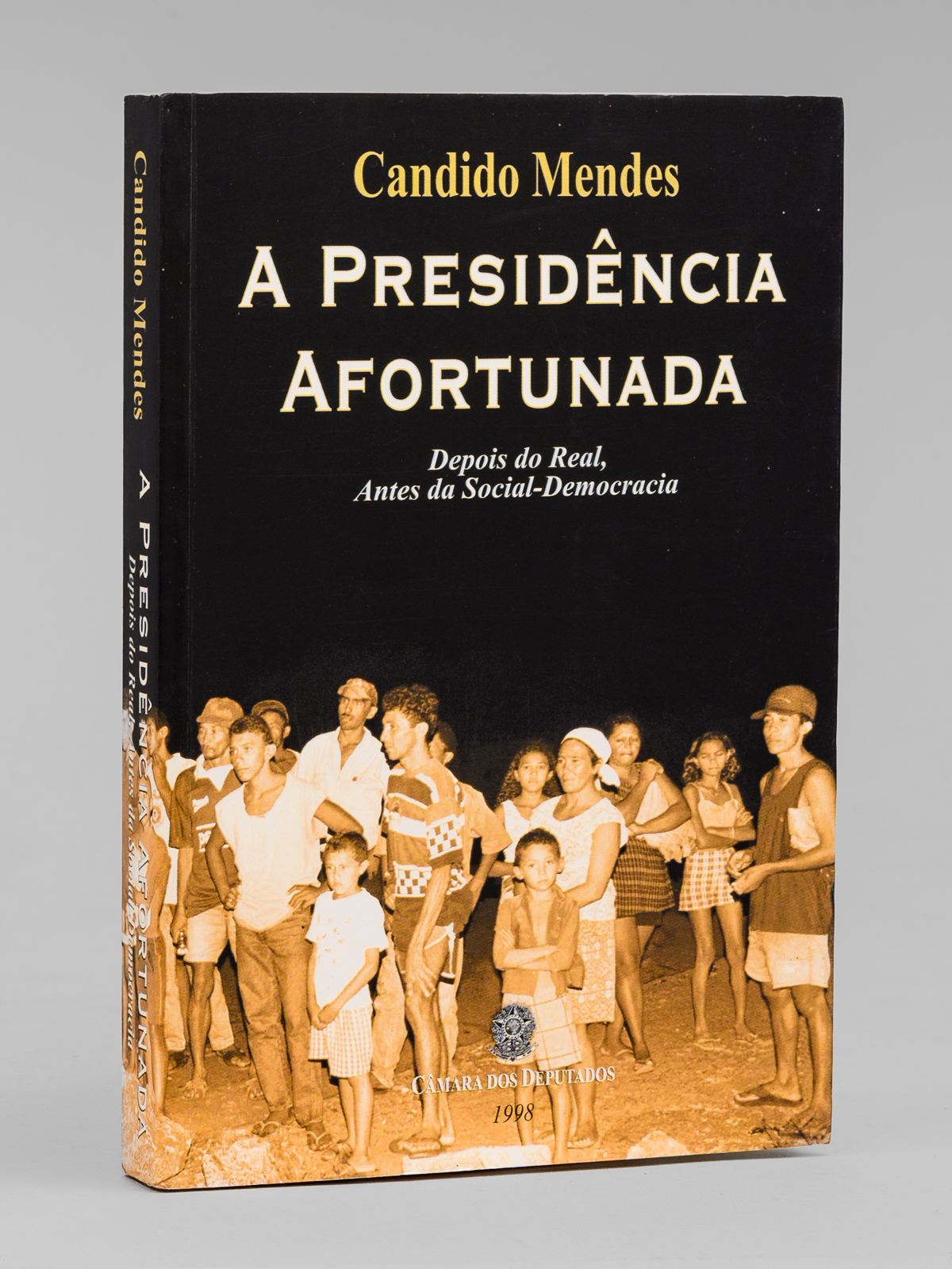 photo n&deg;8 : A Presid&ecirc;ncia Afortunada. Depois do Real, Antes da Social-Democracia [ Livre d&eacute;dicac&eacute; par l'auteur &agrave; Maurice Druon ]
