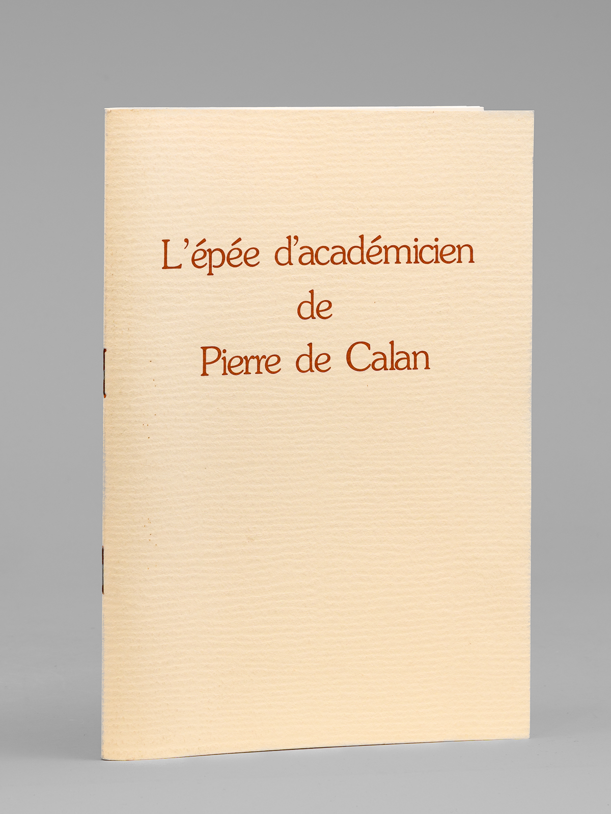 photo n&deg;10 : L'&eacute;p&eacute;e d'Acad&eacute;micien de Pierre de Calan - 7 octobre 1985 - Rotonde Gabriel de l'Ecole Militaire[ Livre d&eacute;dicac&eacute; par Pierre de Calan - De la biblioth&egrave;que de Maurice Druon ] [ Remise de l'&eacute;p&eacute;e d'acad&e