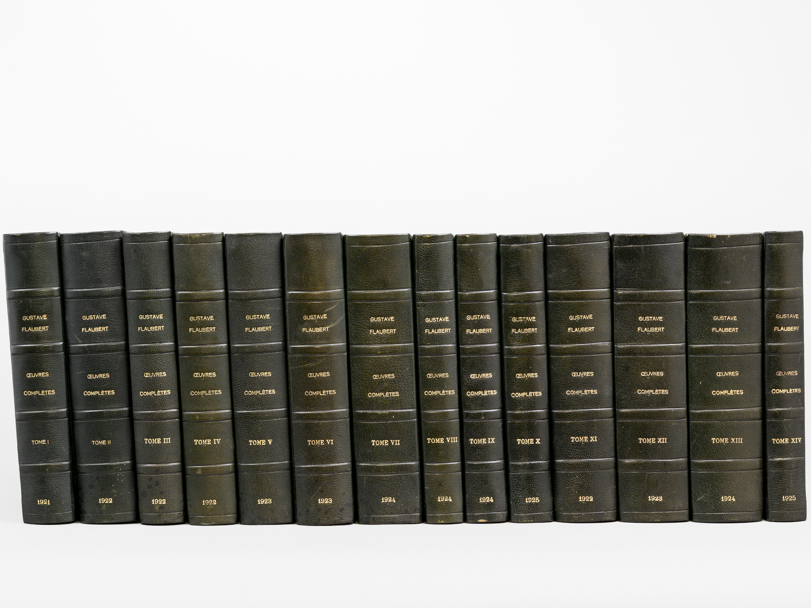 photo n&deg;19 : Oeuvres compl&egrave;tes illustr&eacute;es de Gustave Flaubert (14 volumes - Complet) Vol. I : Madame Bovary. Moeurs de province ; II : L'&eacute;ducation sentimentale ; III: La Tentation de Saint Antoine. Smarh - La Danse des morts - R&ecirc;ve d'enfer ;