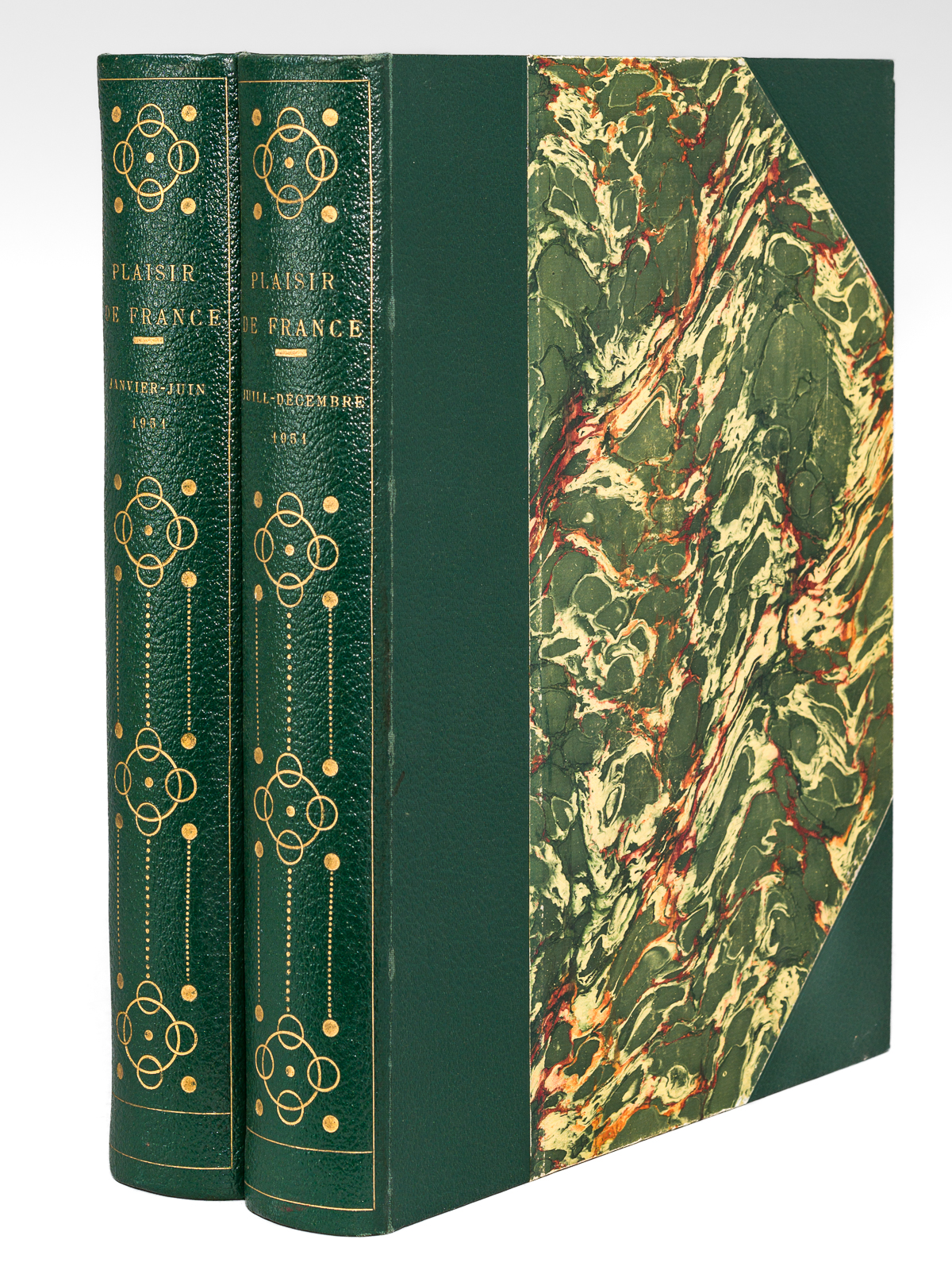 photo n°12 : Plaisir de France, Revue mensuelle paraissant provisoirement dix fois par an ( Année 1951 complète, 10 numéros reliés en deux volumes )