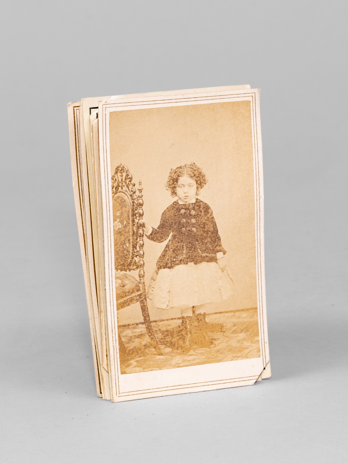 photo n°8 : Lot de 10 portraits photographiques anciens format carte de visite (montés sur carton format approximatif 10,5 x 6,4 cm), vers 1867-1880, dont 8 portraits pris à San Francisco (Bradlley & Rulofson, Edouart's Photograph, Vance's), et 2 portra