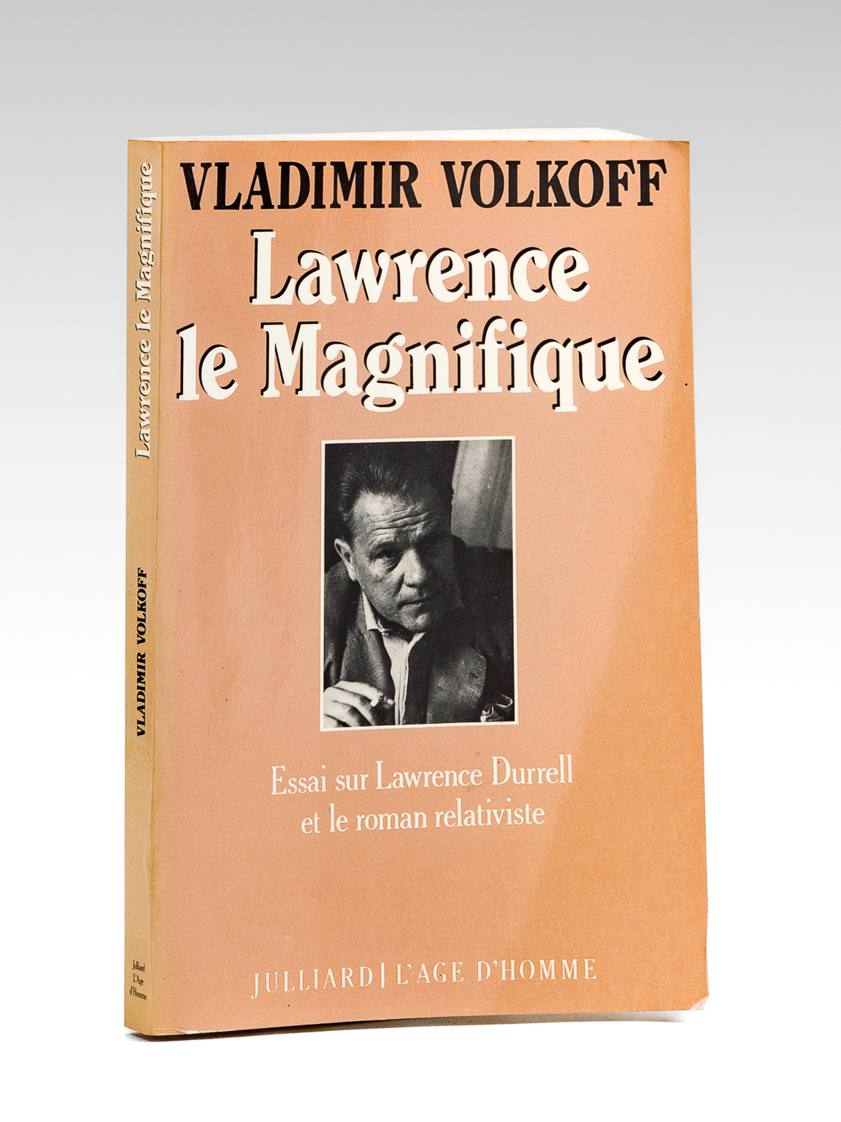 photo n°8 : Lawrence Le Magnifique. Essai sur Lawrence Durrell et le roman relativiste [ Livre signé par l'auteur ]