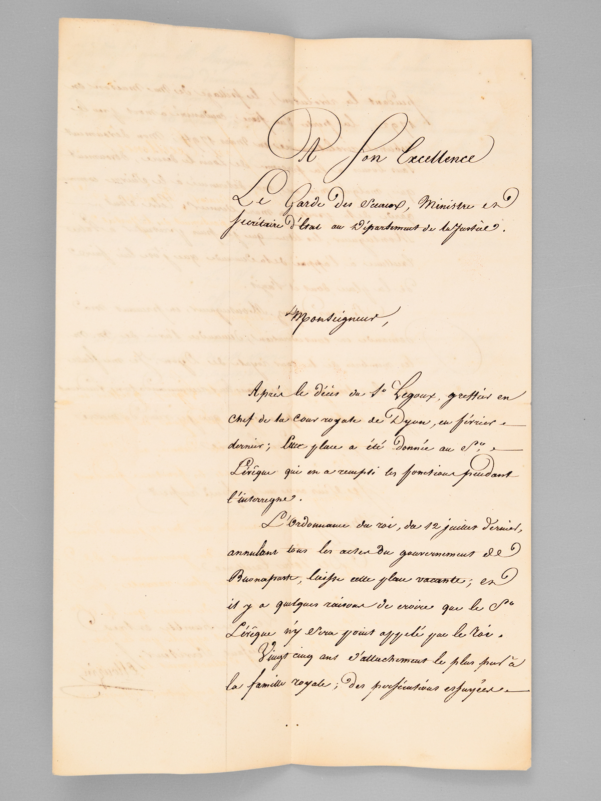 photo n°5 : [ Très belle lettre de recommandation destinée au Garde des Sceaux, en août 1815, pour la place de greffier en chef de la Cour Royale de Dijon ] 'Monseigneur, Après le décès du Sr Legoux, greffier en Chef de la Cou